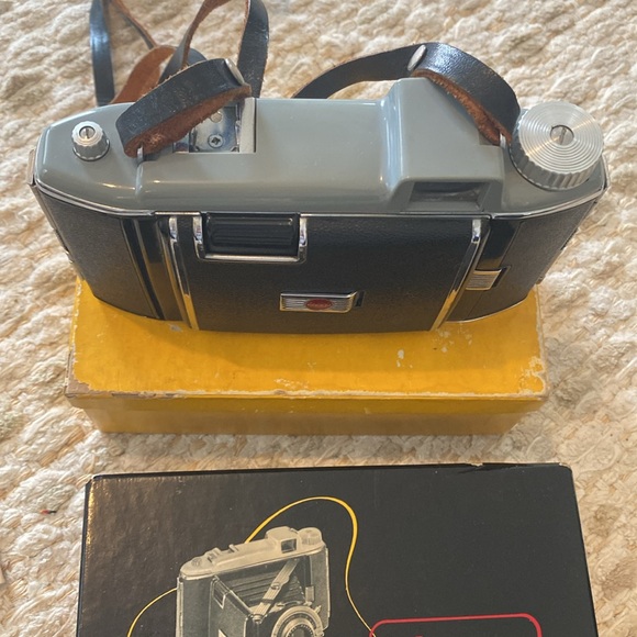 Kodak Black Tourist Camera - Picture 2 of 6